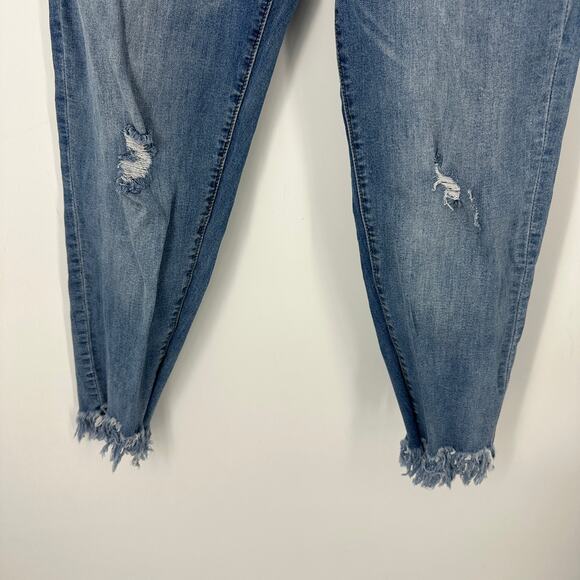 KanCan jeans KC11178 size 31 frayed hems ankled cropped light to med wash - Picture 3 of 10